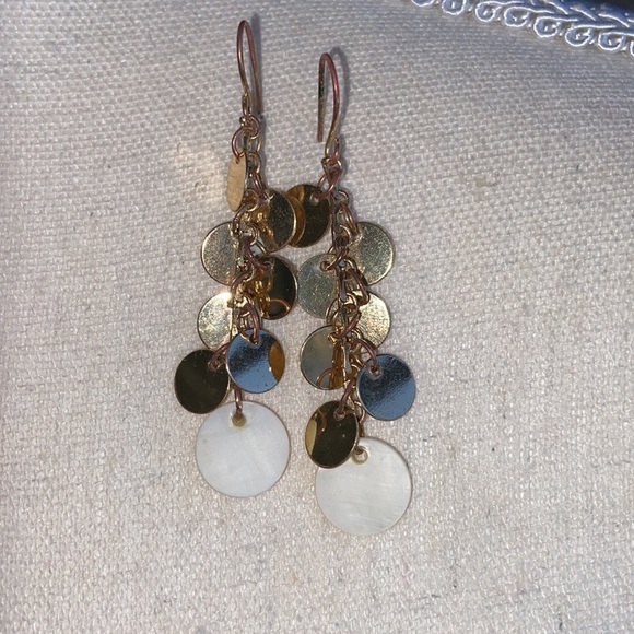 White and Gold Discs & Gold Waterfall Necklace with Dangle White & Gold Earrings - Picture 8 of 9